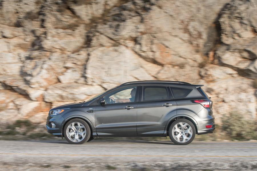  Ford Kuga ST-Line 2016 года  (фото 24 из 32)